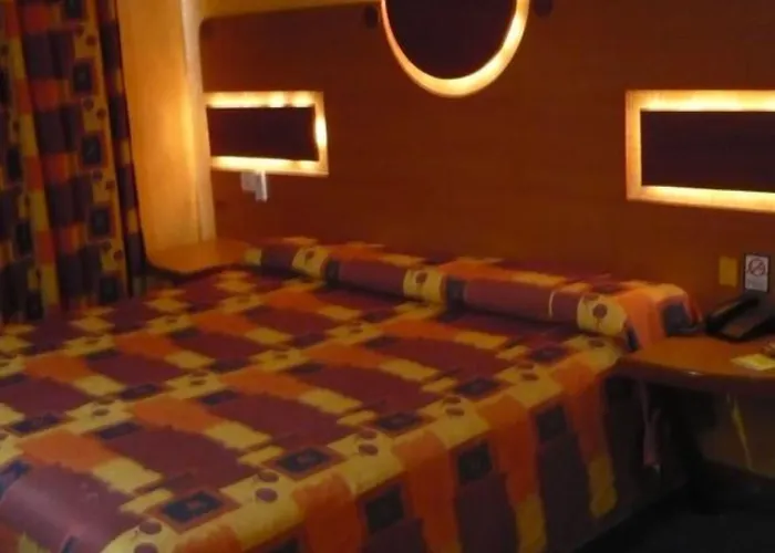 Universal Hotel *
