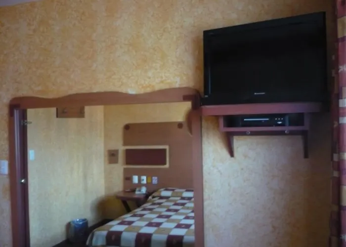 Universal Hotel *
