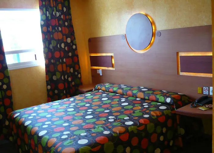 Universal Hotel *